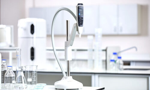 Dispenser für Laborwassersysteme Dosier- und Überwachungslösung für moderne Labore 